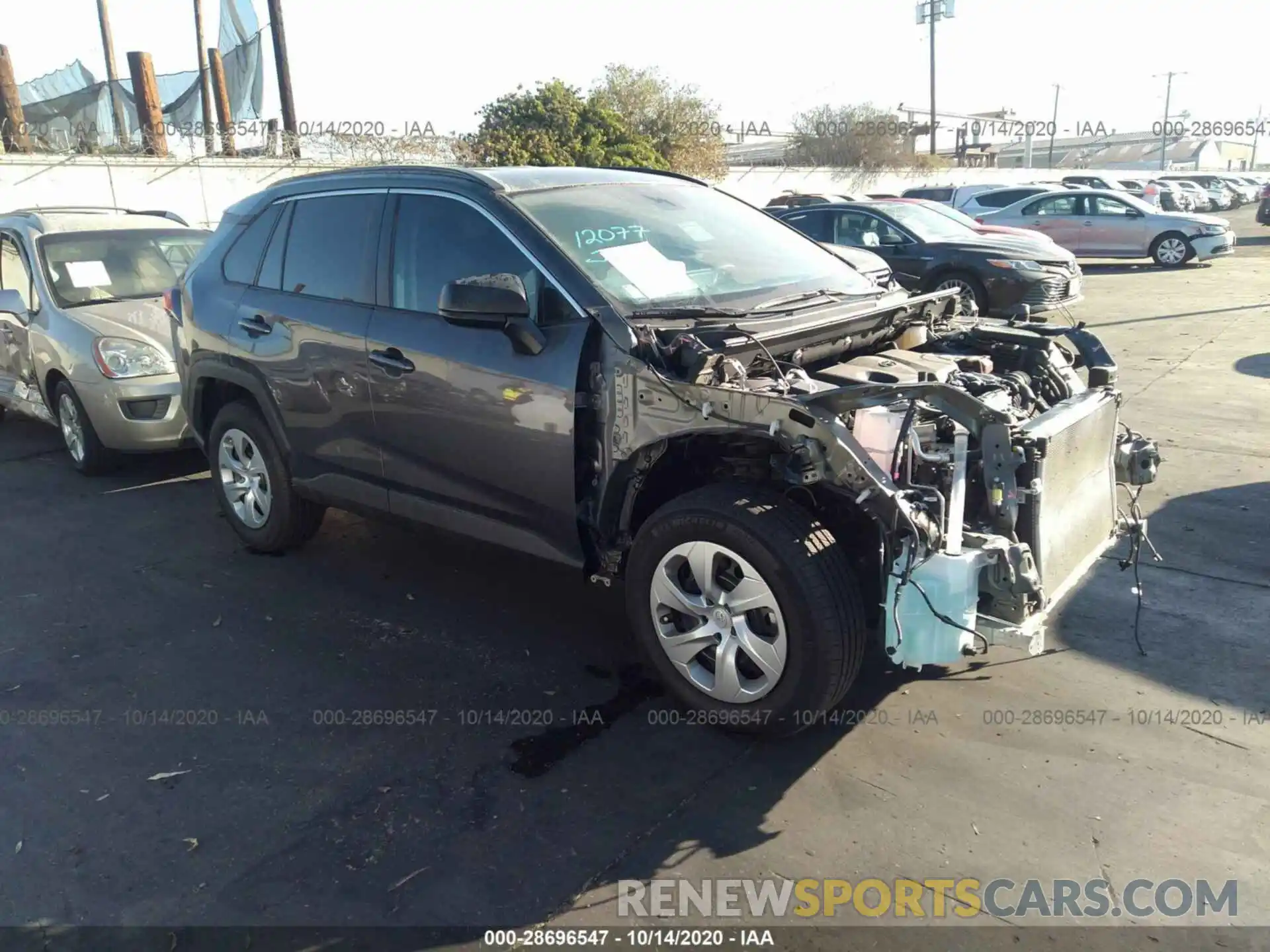 1 Photograph of a damaged car 2T3H1RFV7KW045720 TOYOTA RAV4 2019