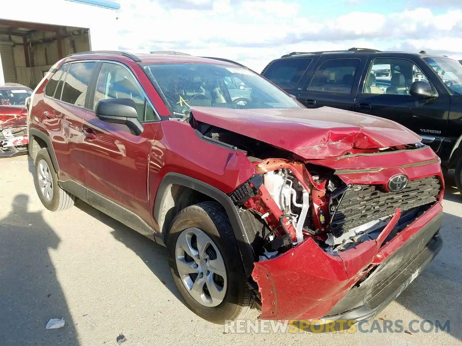 1 Photograph of a damaged car 2T3H1RFV7KW046219 TOYOTA RAV4 2019