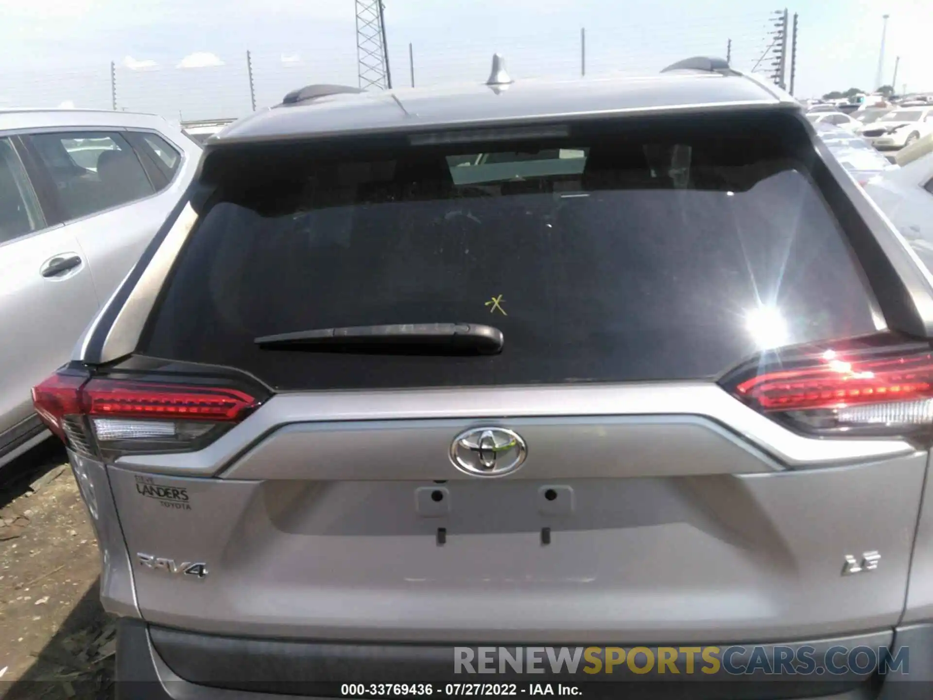 8 Photograph of a damaged car 2T3H1RFV7KW046494 TOYOTA RAV4 2019