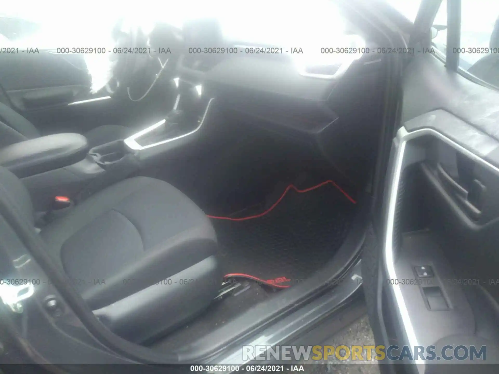 5 Photograph of a damaged car 2T3H1RFV7KW049783 TOYOTA RAV4 2019