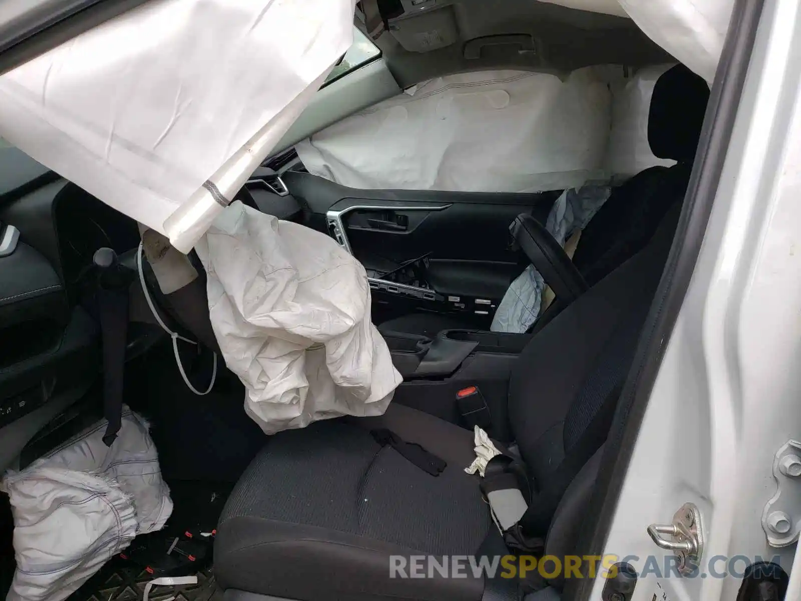 5 Photograph of a damaged car 2T3H1RFV7KW053624 TOYOTA RAV4 2019