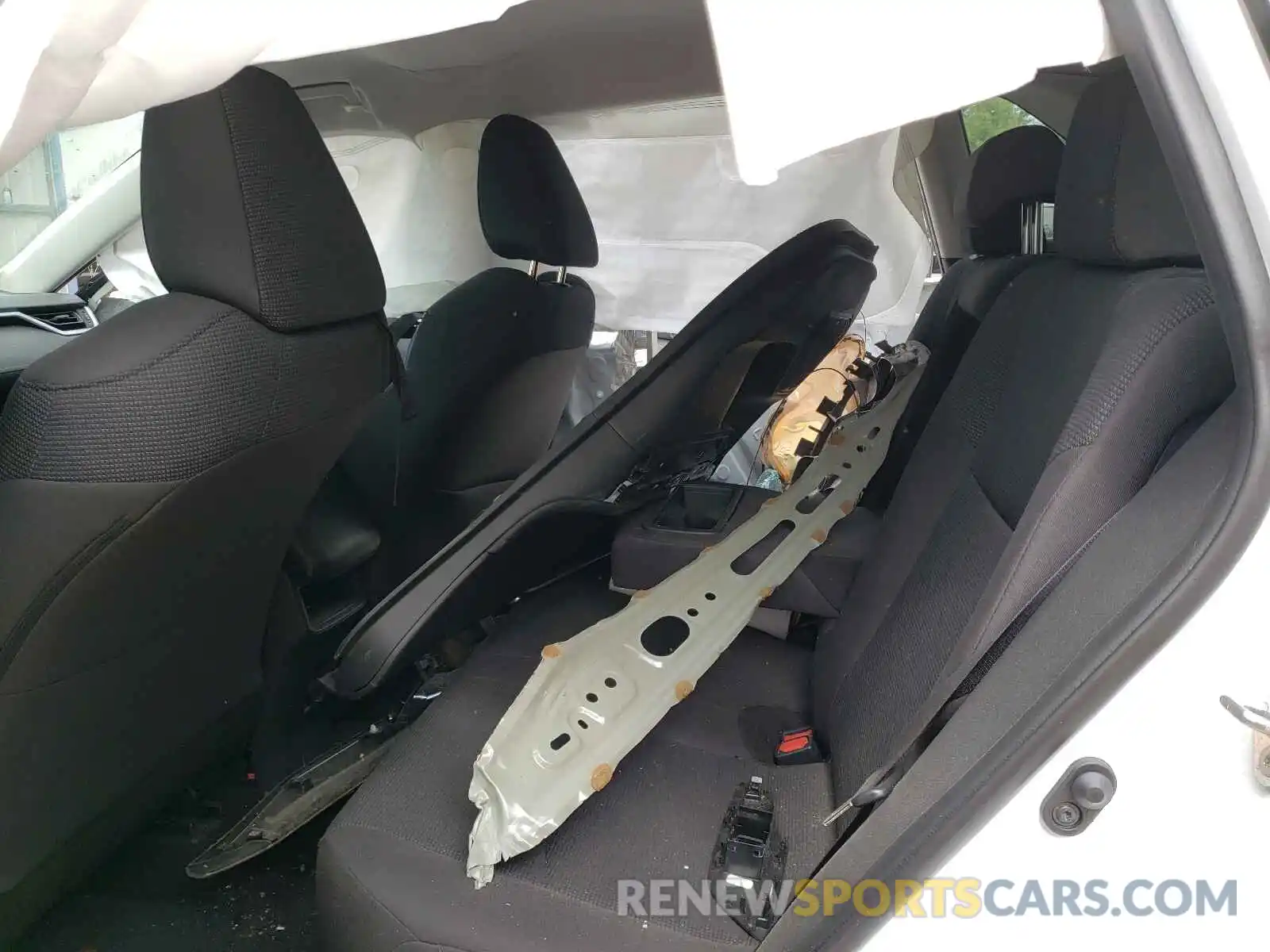 6 Photograph of a damaged car 2T3H1RFV7KW053624 TOYOTA RAV4 2019