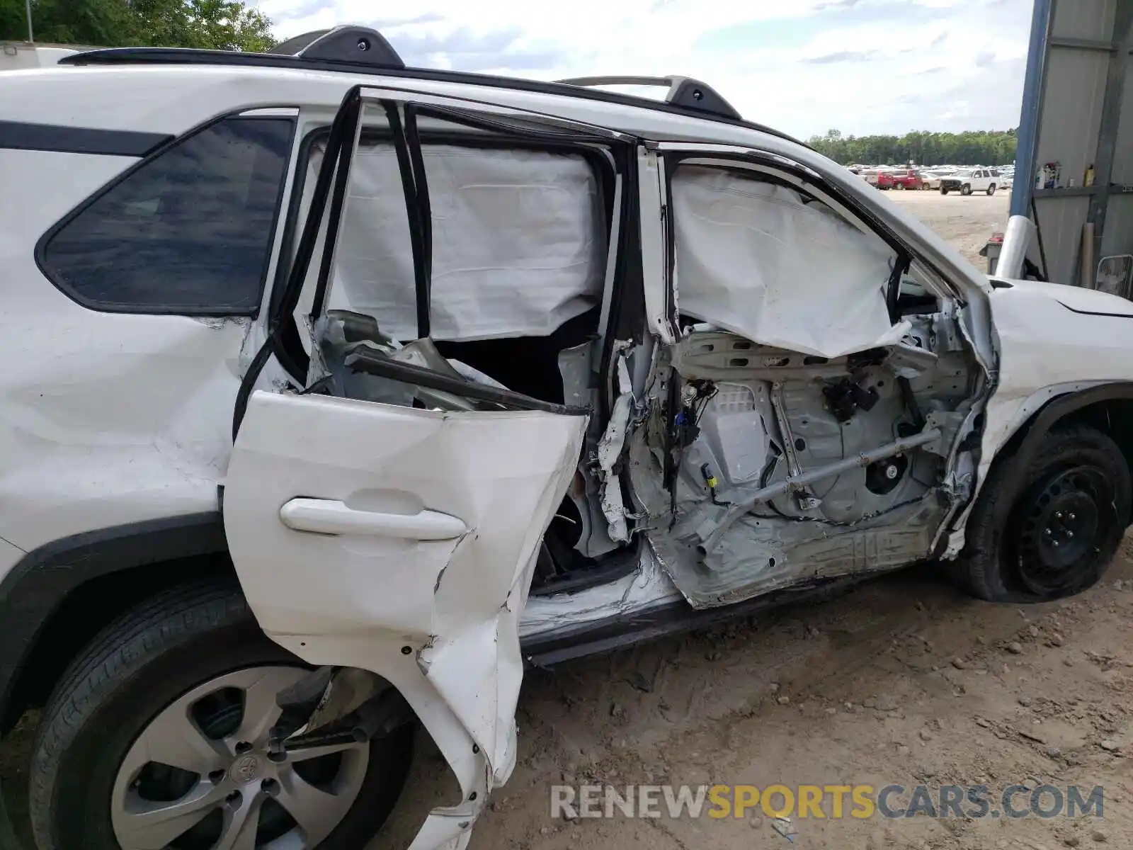 9 Photograph of a damaged car 2T3H1RFV7KW053624 TOYOTA RAV4 2019