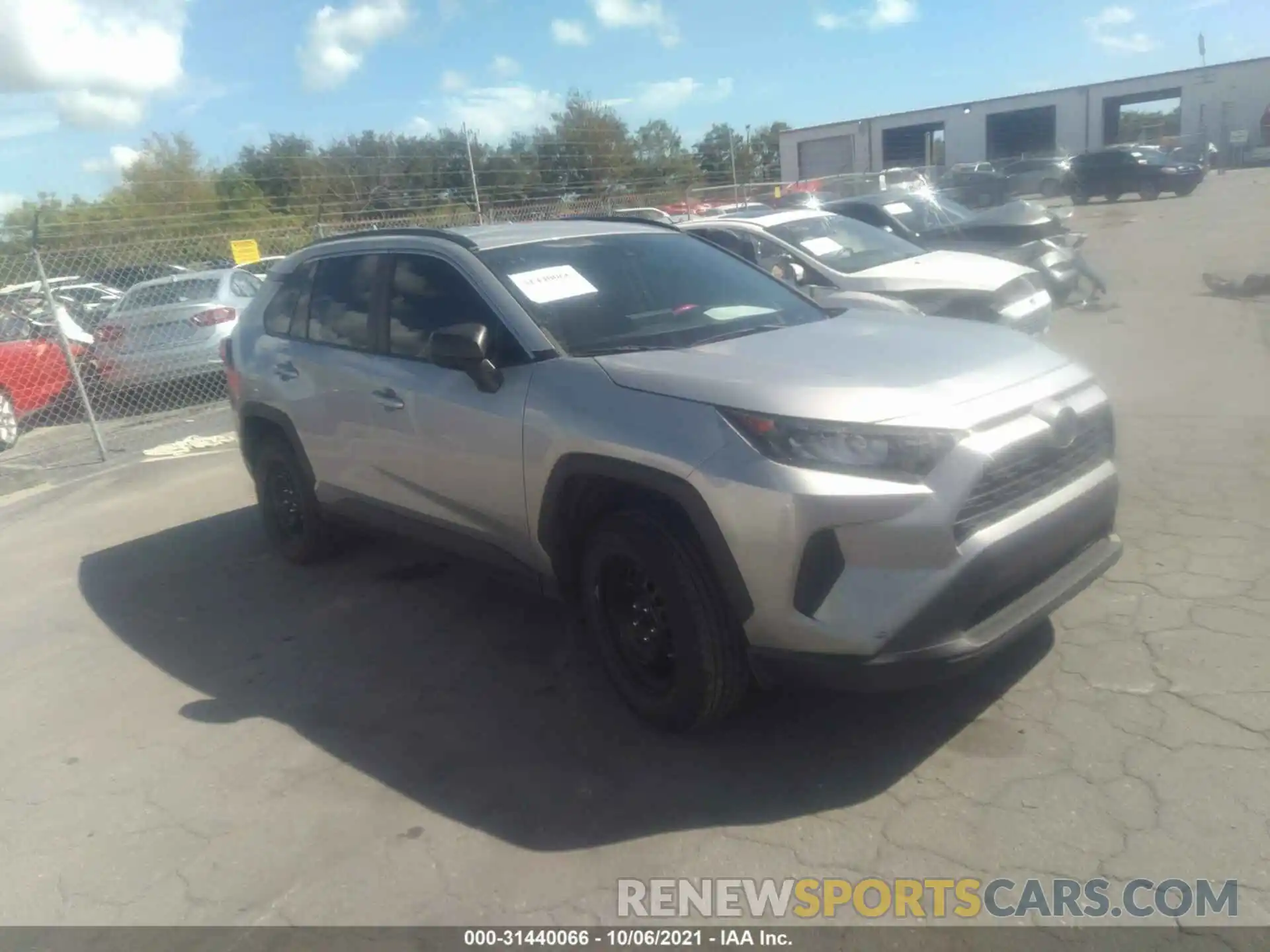 1 Photograph of a damaged car 2T3H1RFV7KW053641 TOYOTA RAV4 2019