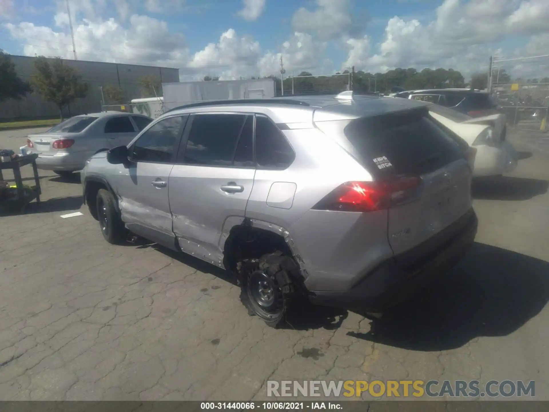 3 Фотография поврежденного автомобиля 2T3H1RFV7KW053641 TOYOTA RAV4 2019