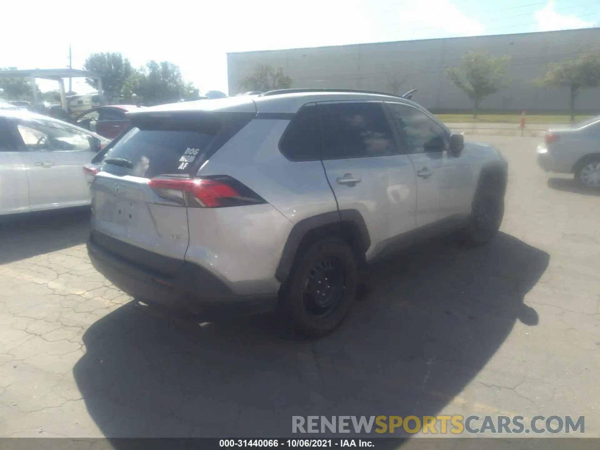 4 Photograph of a damaged car 2T3H1RFV7KW053641 TOYOTA RAV4 2019