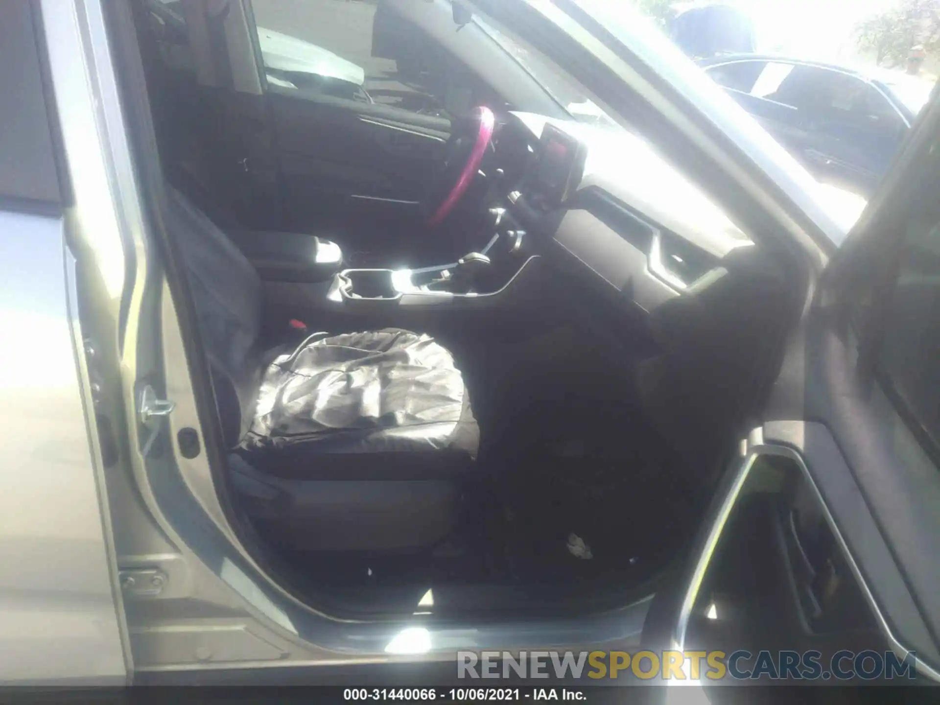 5 Photograph of a damaged car 2T3H1RFV7KW053641 TOYOTA RAV4 2019