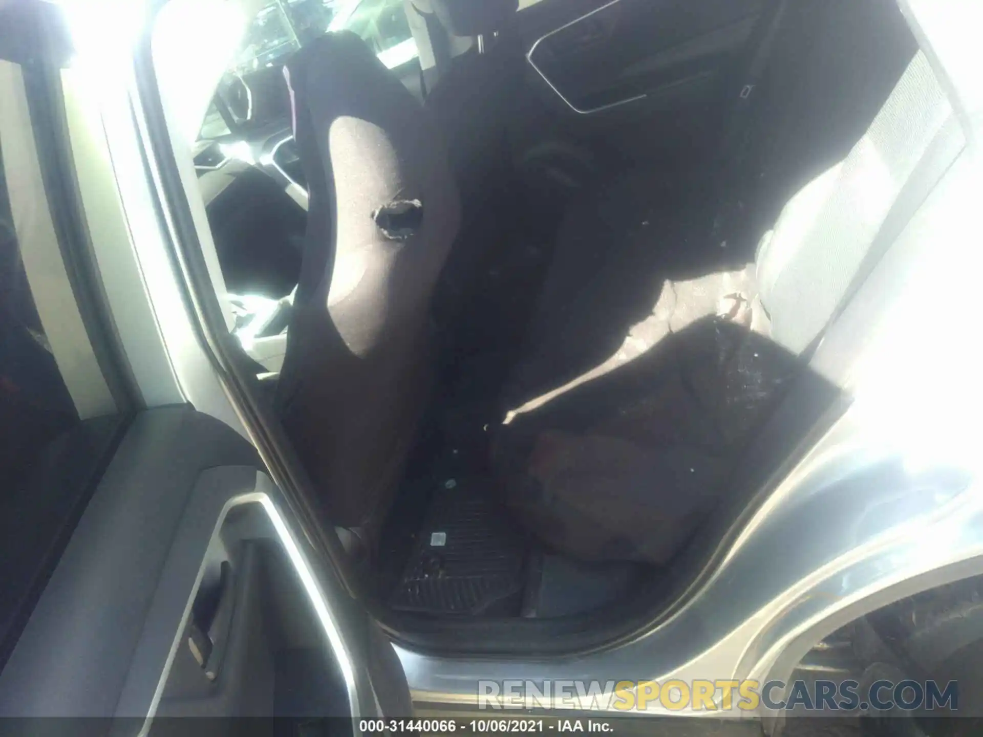 8 Photograph of a damaged car 2T3H1RFV7KW053641 TOYOTA RAV4 2019