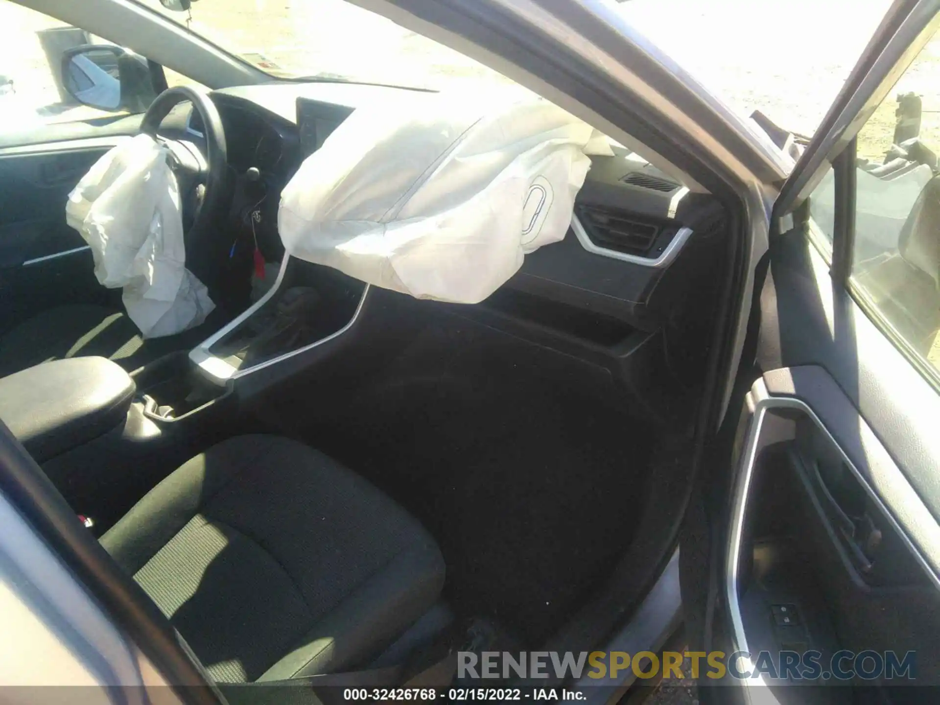 5 Photograph of a damaged car 2T3H1RFV7KW053980 TOYOTA RAV4 2019