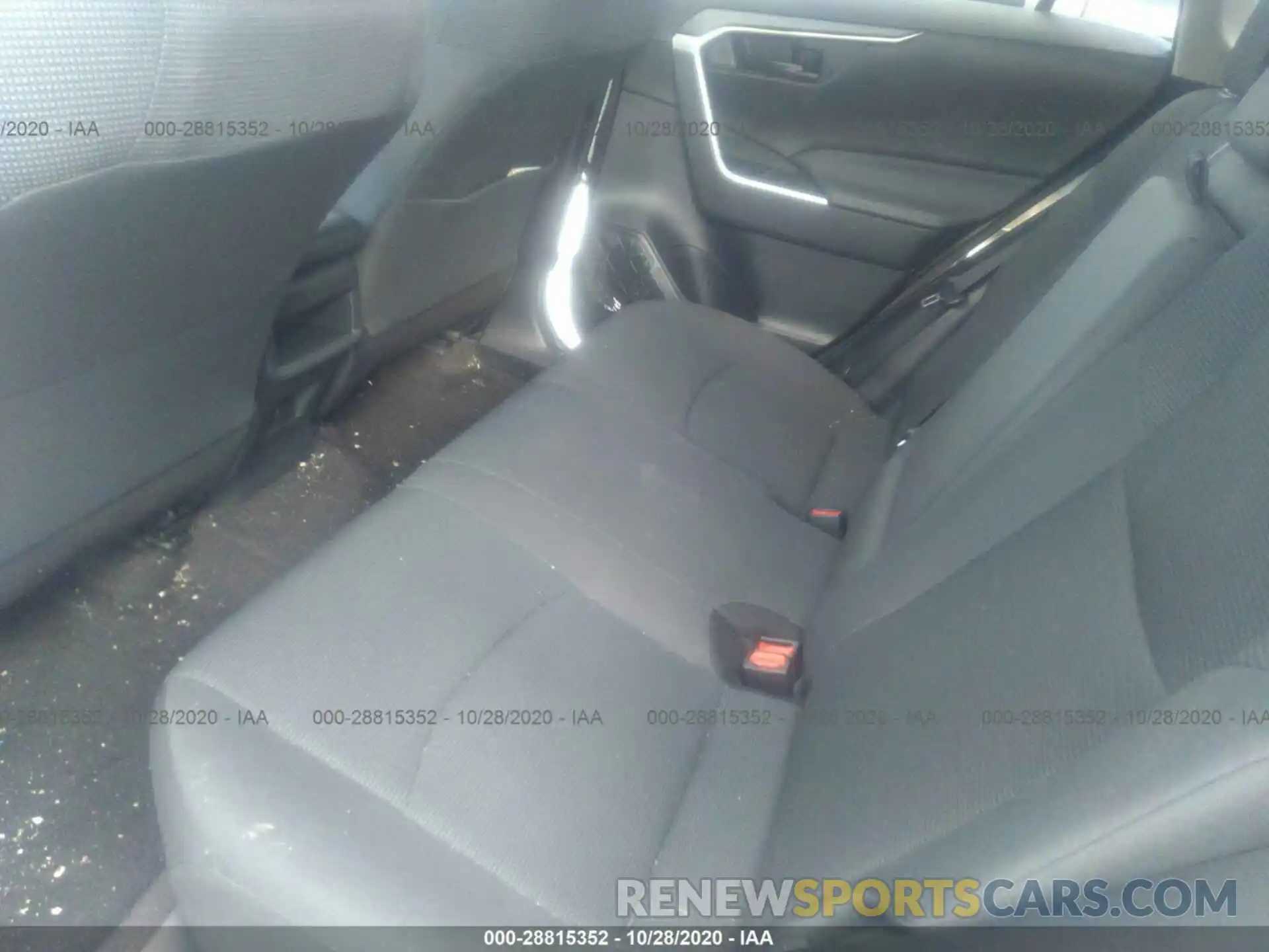 8 Photograph of a damaged car 2T3H1RFV7KW055633 TOYOTA RAV4 2019