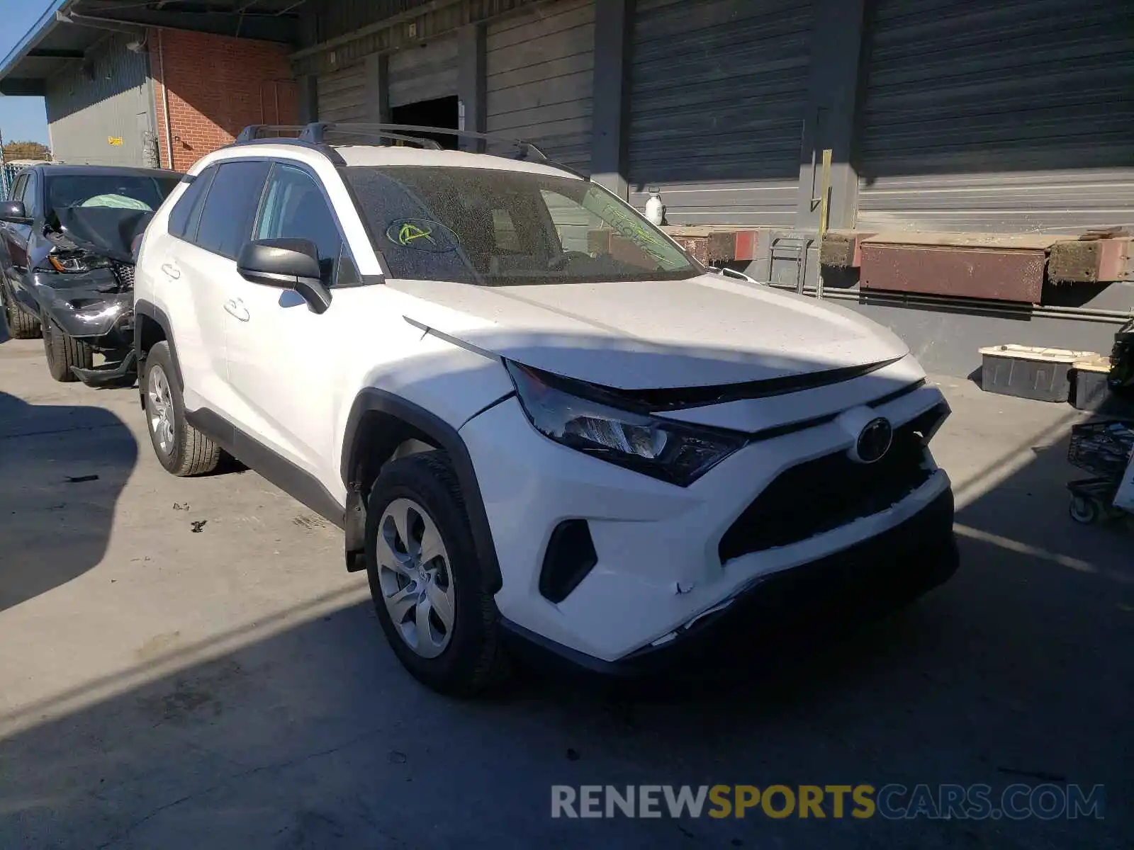 1 Photograph of a damaged car 2T3H1RFV8KC011061 TOYOTA RAV4 2019