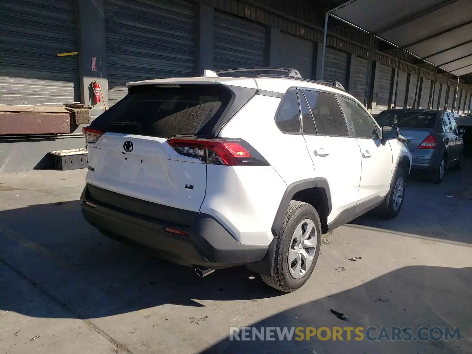 4 Photograph of a damaged car 2T3H1RFV8KC011061 TOYOTA RAV4 2019