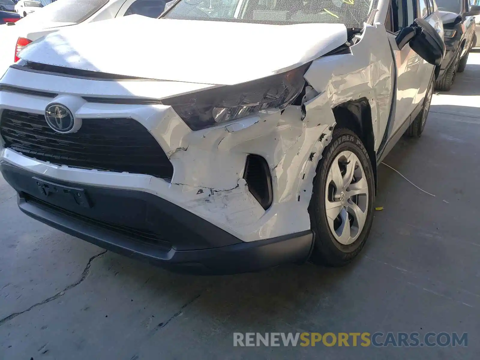 9 Photograph of a damaged car 2T3H1RFV8KC011061 TOYOTA RAV4 2019