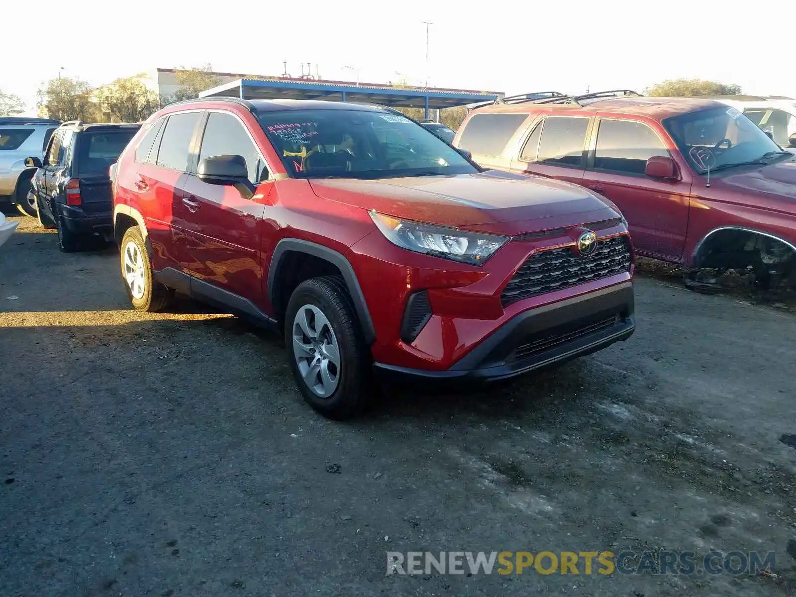 1 Photograph of a damaged car 2T3H1RFV8KC014526 TOYOTA RAV4 2019