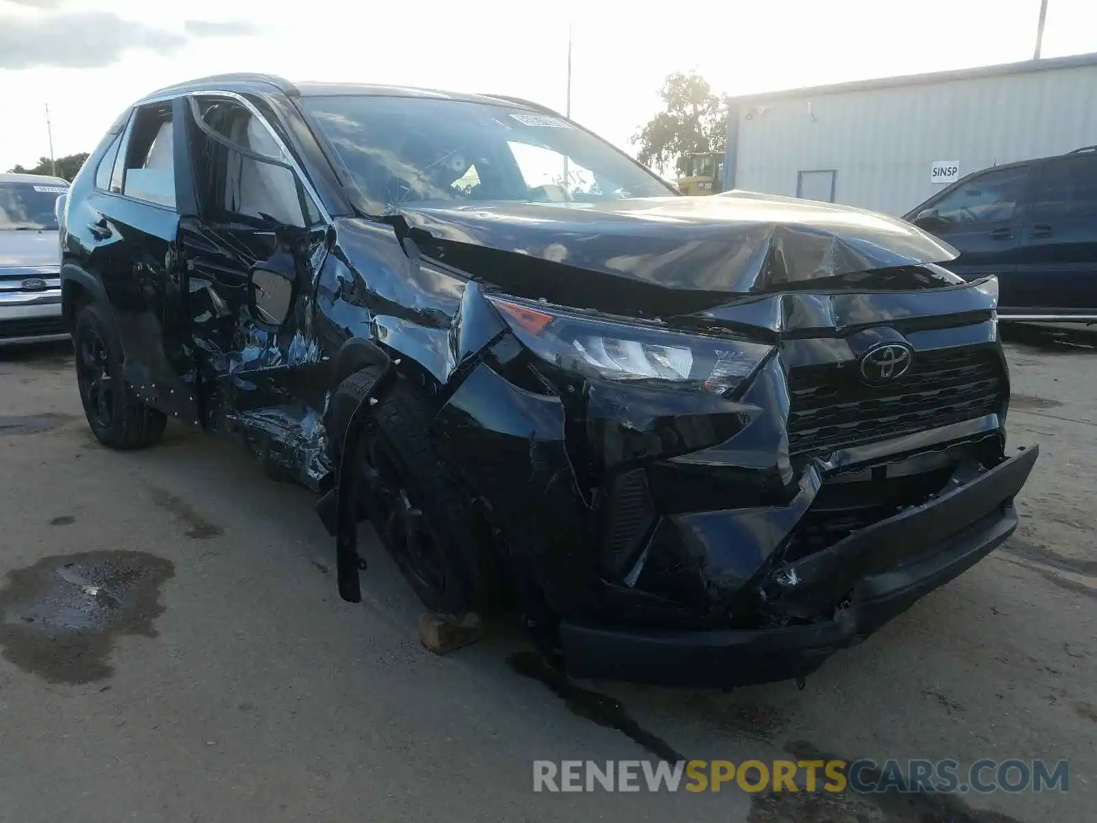 1 Photograph of a damaged car 2T3H1RFV8KC018219 TOYOTA RAV4 2019