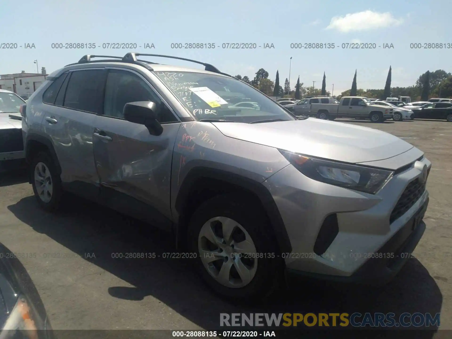 1 Photograph of a damaged car 2T3H1RFV8KC020570 TOYOTA RAV4 2019