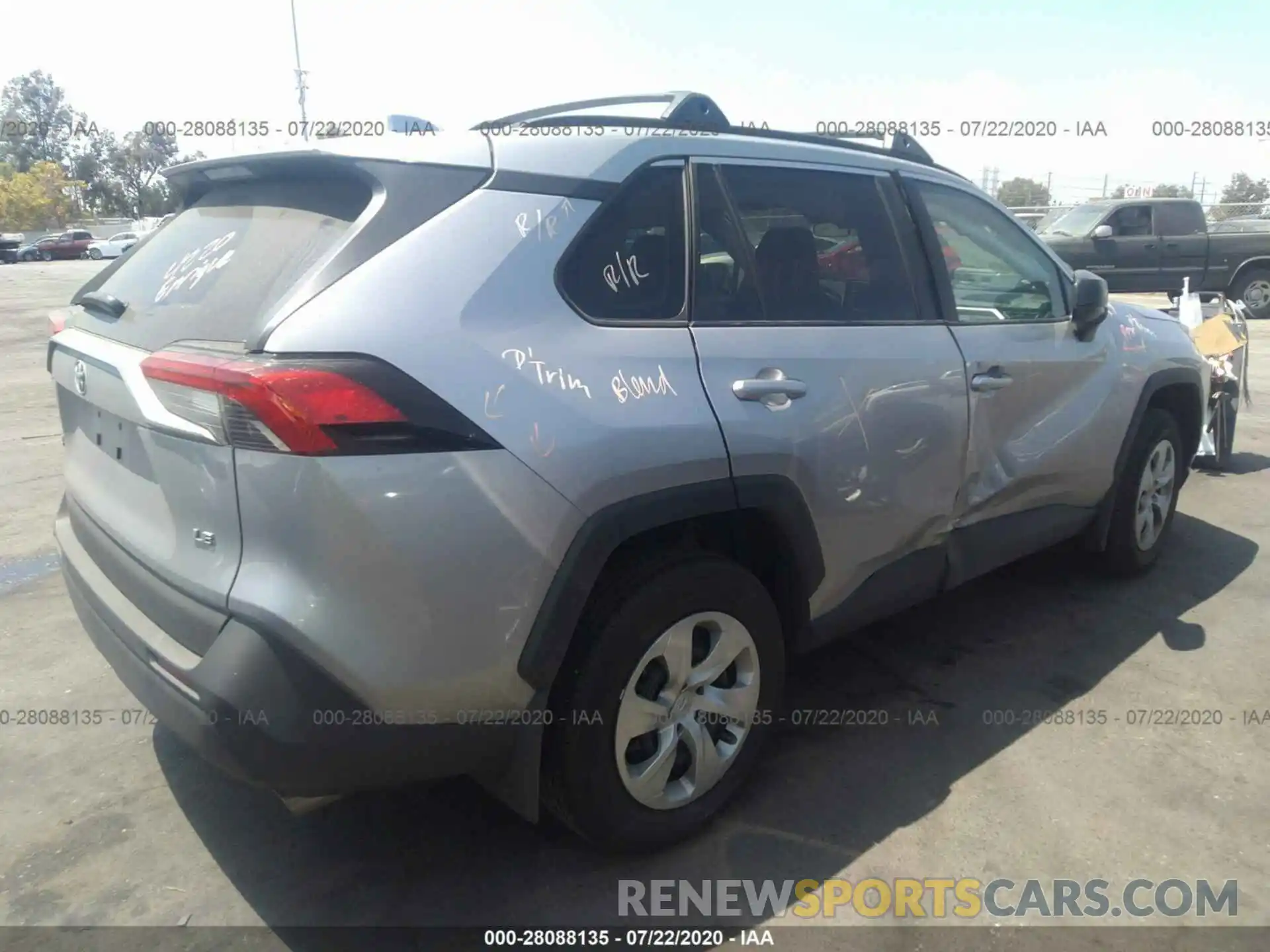 4 Photograph of a damaged car 2T3H1RFV8KC020570 TOYOTA RAV4 2019