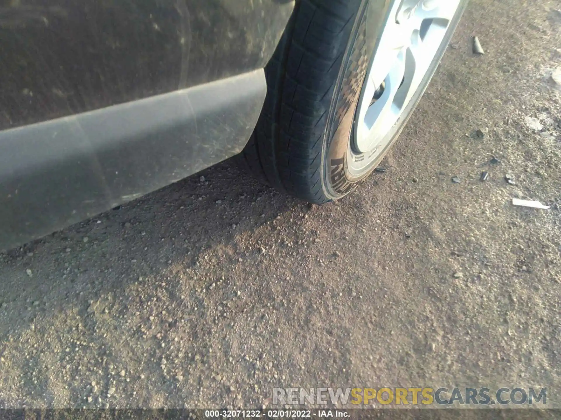 15 Photograph of a damaged car 2T3H1RFV8KC022335 TOYOTA RAV4 2019