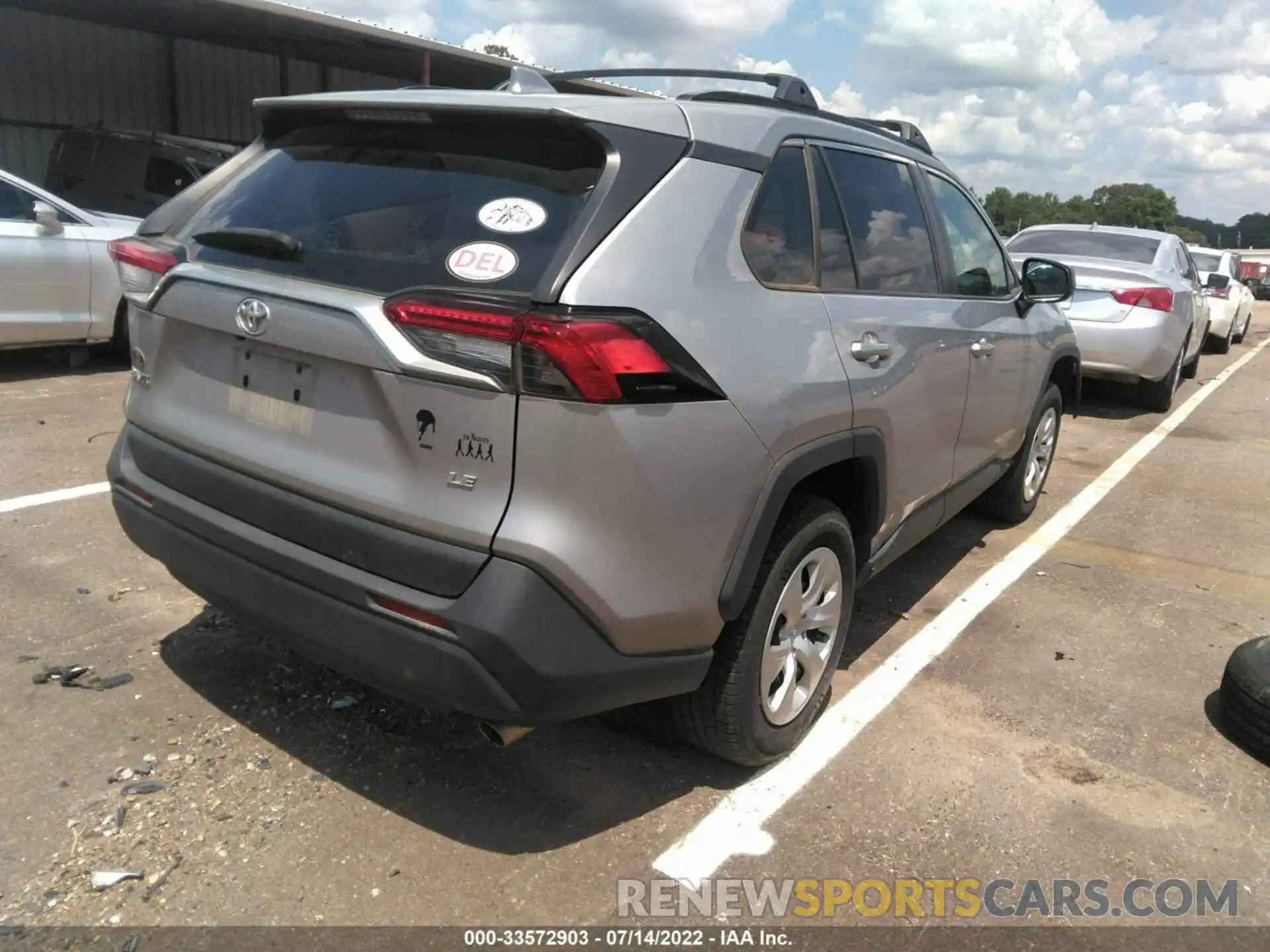 4 Photograph of a damaged car 2T3H1RFV8KC022688 TOYOTA RAV4 2019