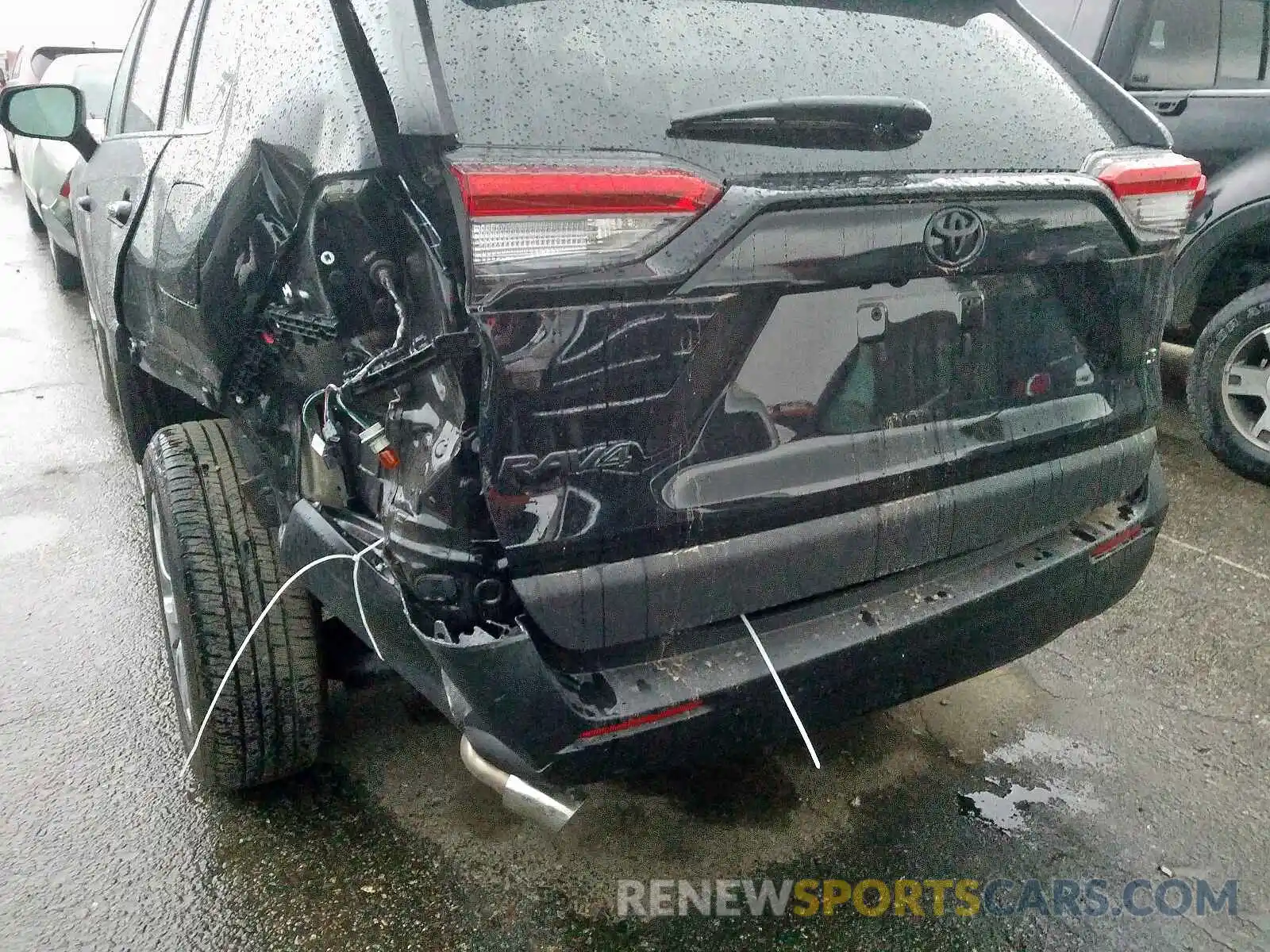 9 Photograph of a damaged car 2T3H1RFV8KC024165 TOYOTA RAV4 2019