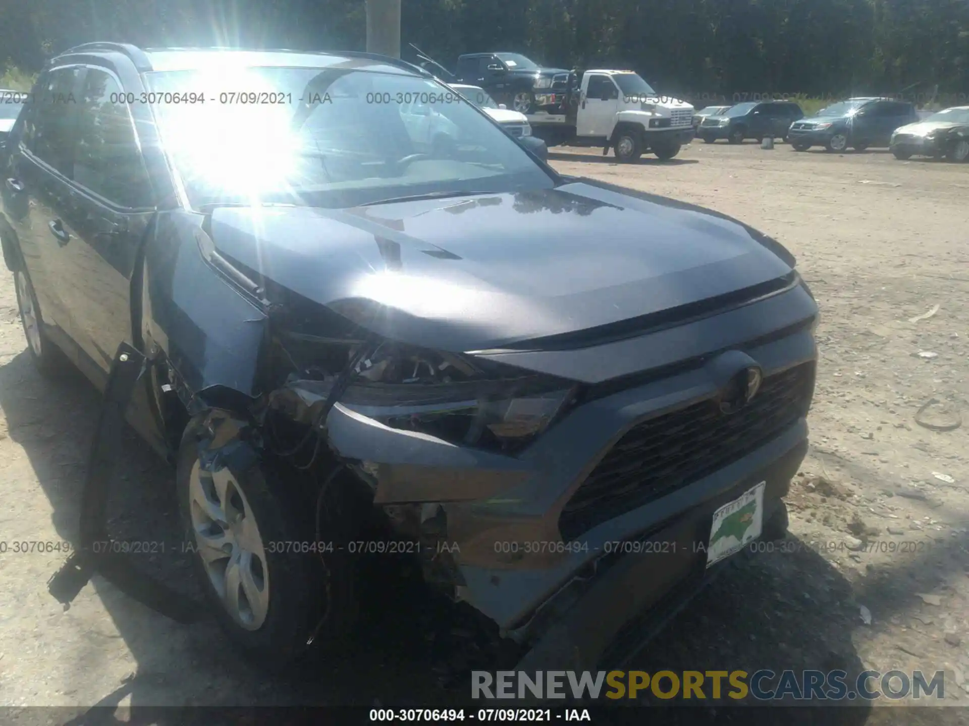 6 Photograph of a damaged car 2T3H1RFV8KC033299 TOYOTA RAV4 2019