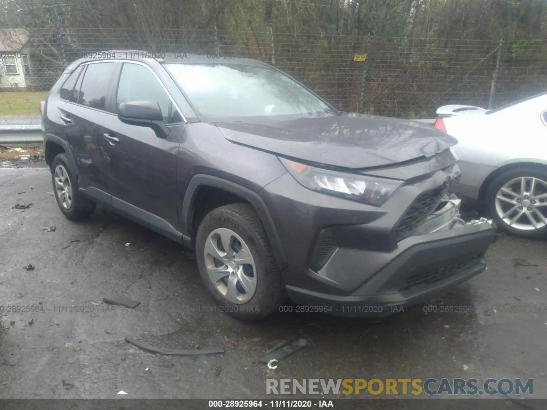 1 Photograph of a damaged car 2T3H1RFV8KW003587 TOYOTA RAV4 2019