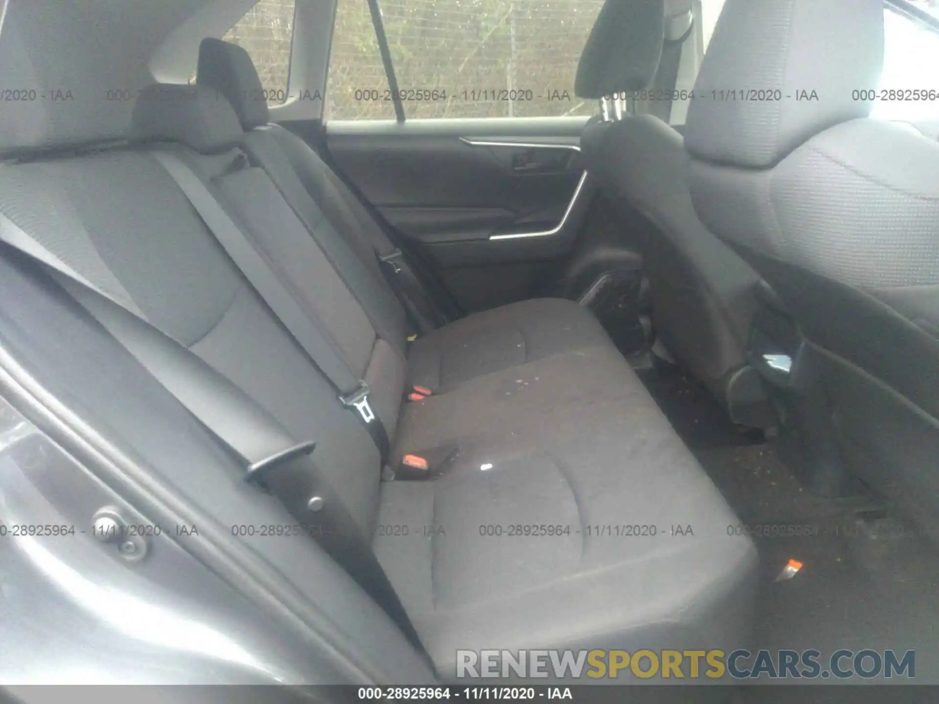 8 Photograph of a damaged car 2T3H1RFV8KW003587 TOYOTA RAV4 2019