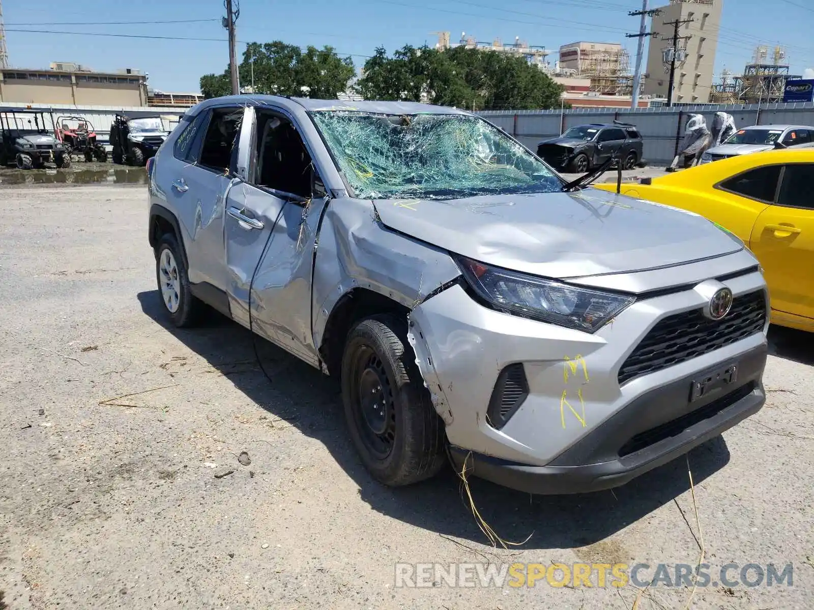 1 Photograph of a damaged car 2T3H1RFV8KW003833 TOYOTA RAV4 2019