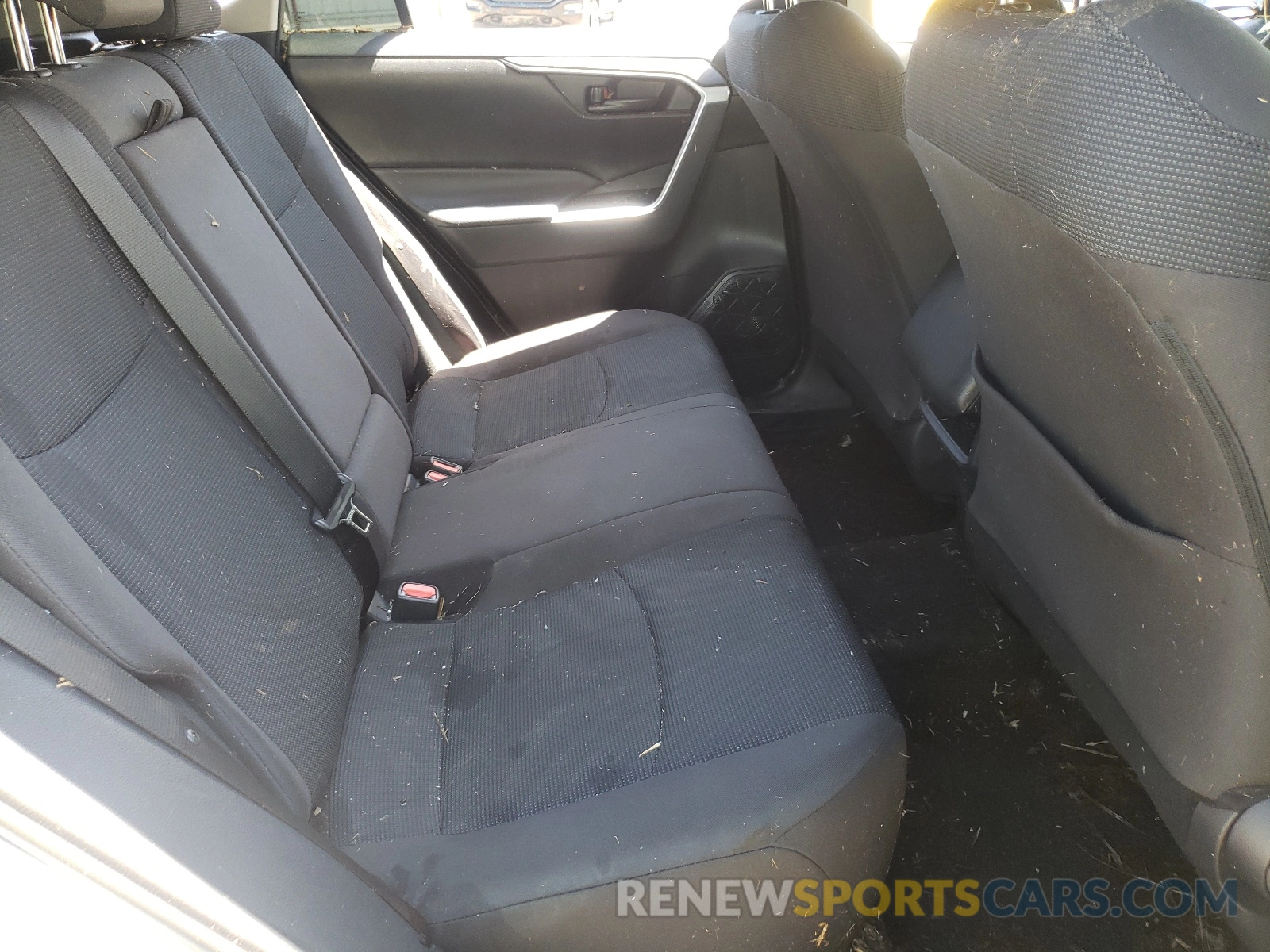 6 Photograph of a damaged car 2T3H1RFV8KW003833 TOYOTA RAV4 2019