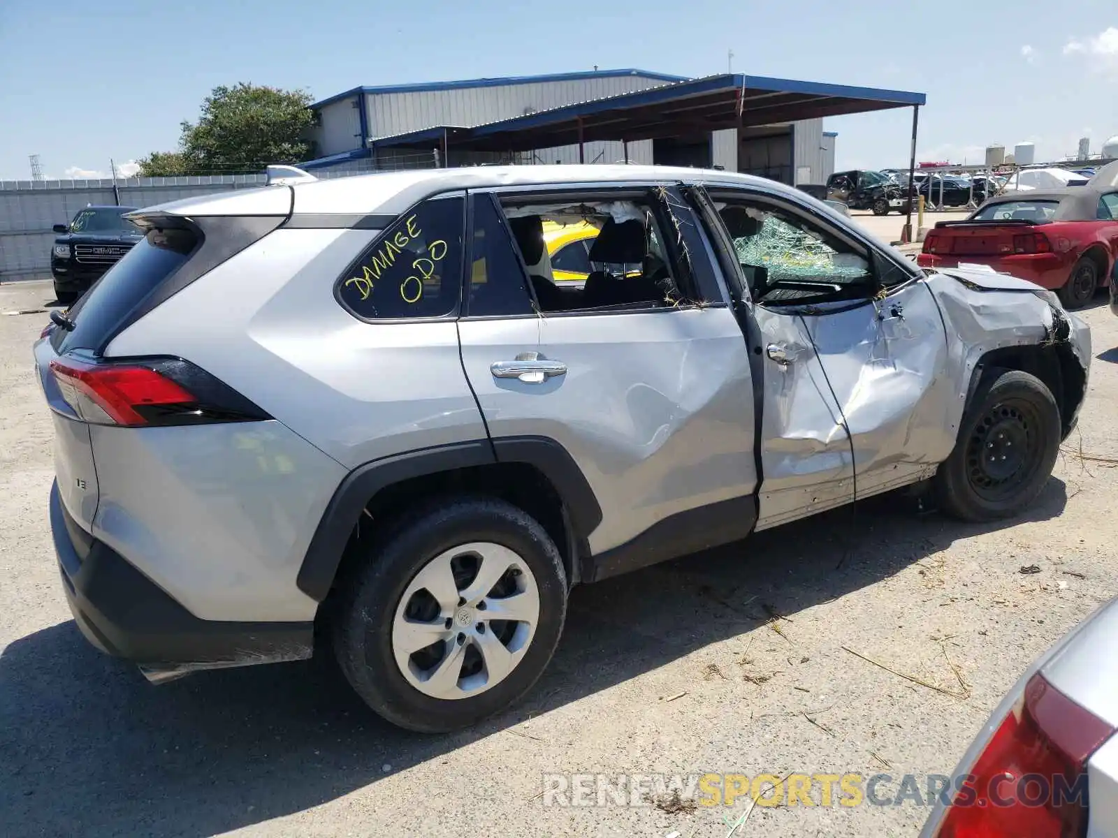 9 Photograph of a damaged car 2T3H1RFV8KW003833 TOYOTA RAV4 2019