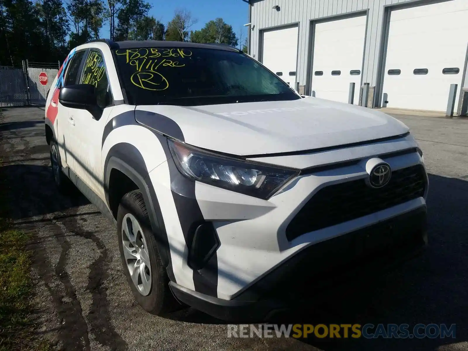 1 Photograph of a damaged car 2T3H1RFV8KW004271 TOYOTA RAV4 2019