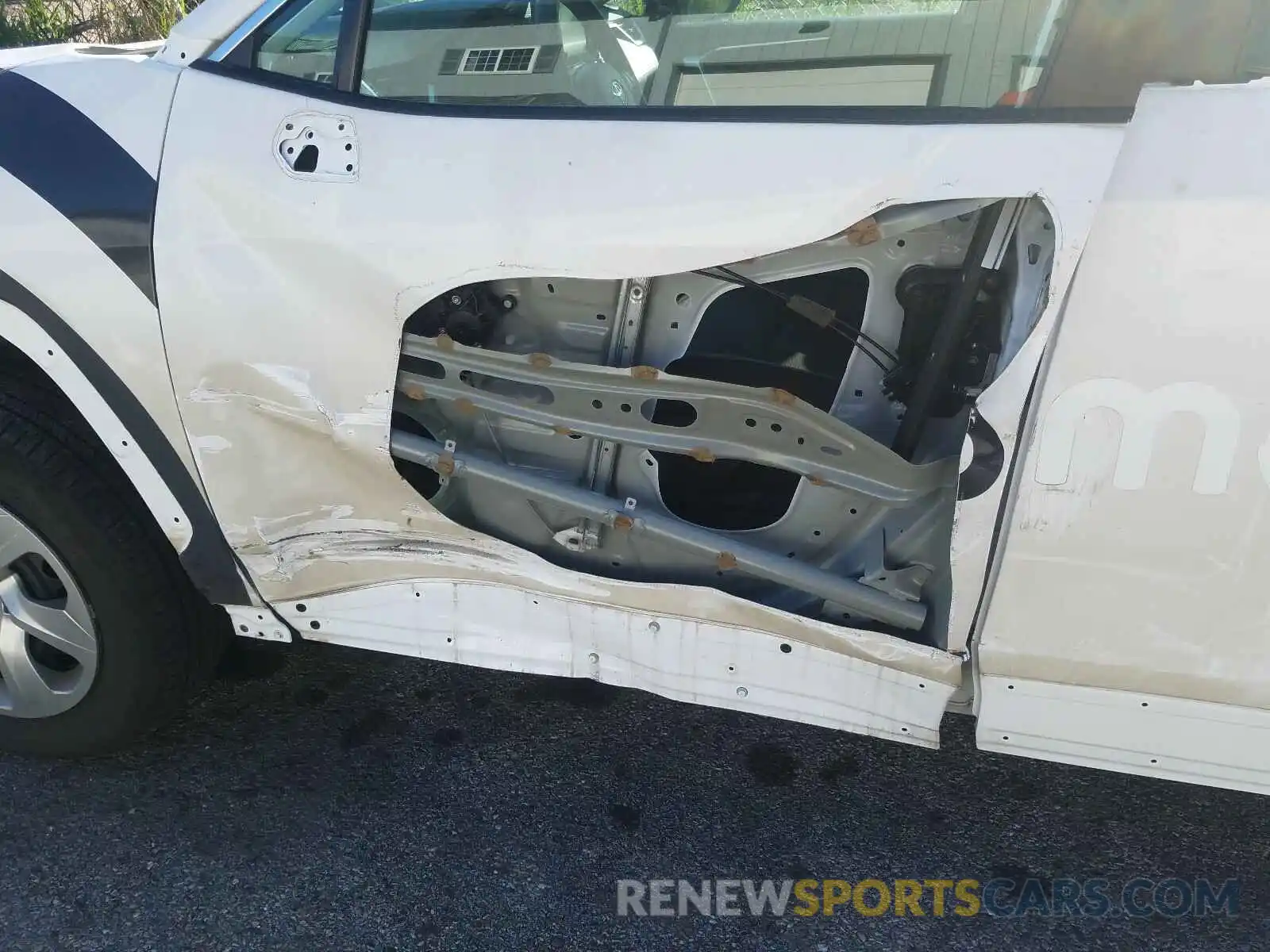 9 Photograph of a damaged car 2T3H1RFV8KW004271 TOYOTA RAV4 2019