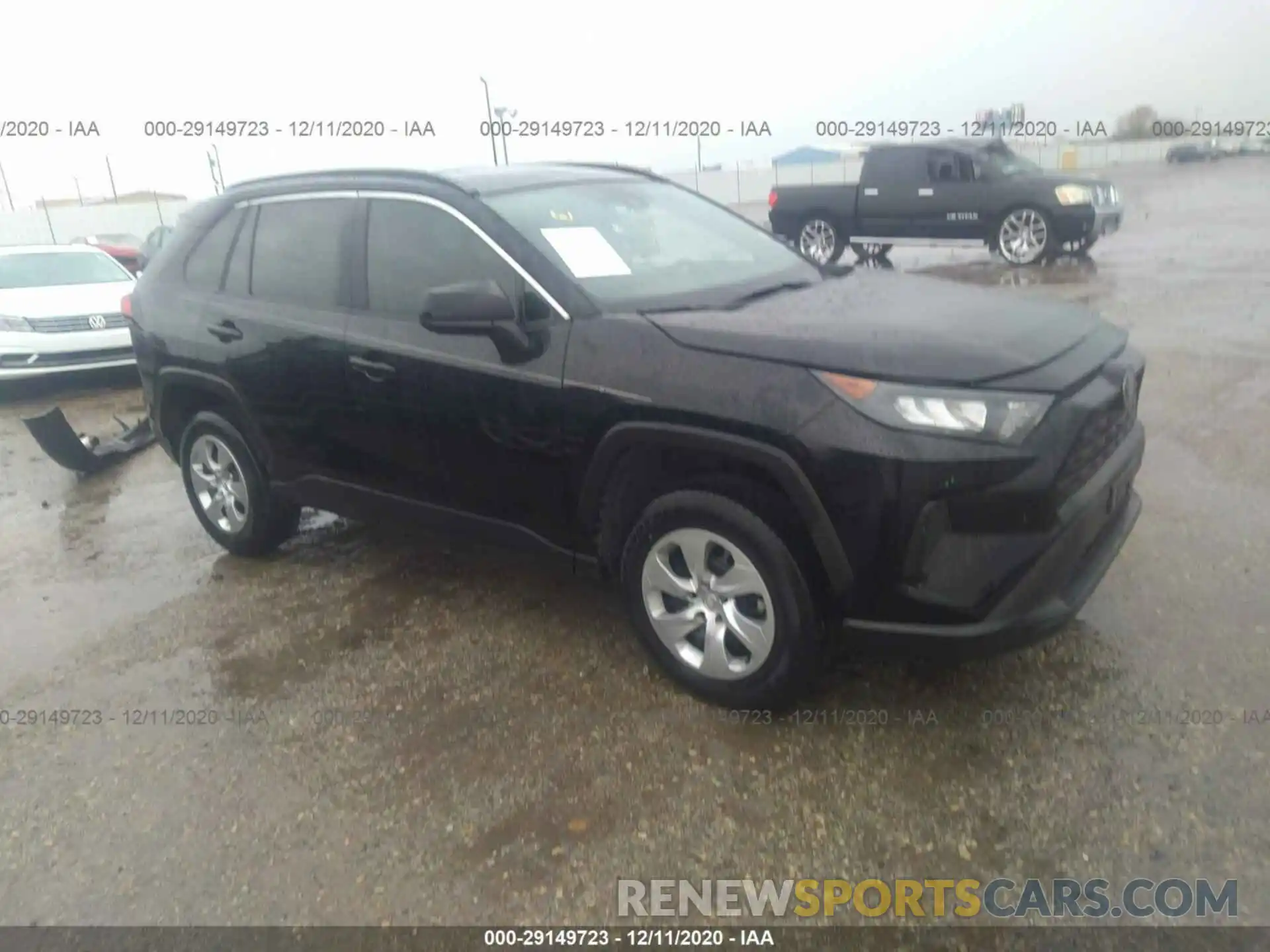 1 Photograph of a damaged car 2T3H1RFV8KW005579 TOYOTA RAV4 2019