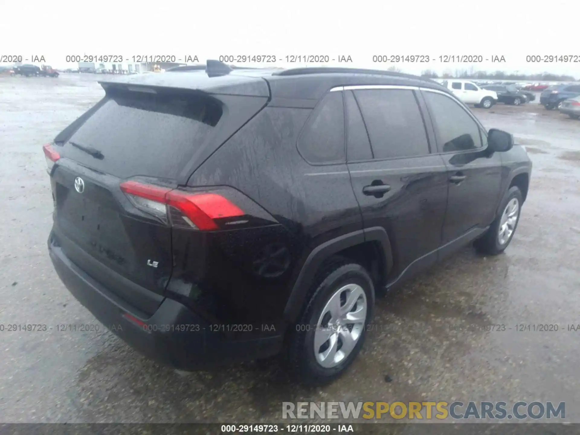 4 Photograph of a damaged car 2T3H1RFV8KW005579 TOYOTA RAV4 2019