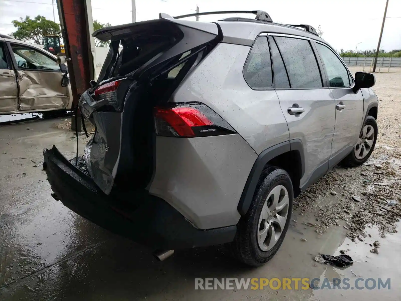 4 Photograph of a damaged car 2T3H1RFV8KW006781 TOYOTA RAV4 2019