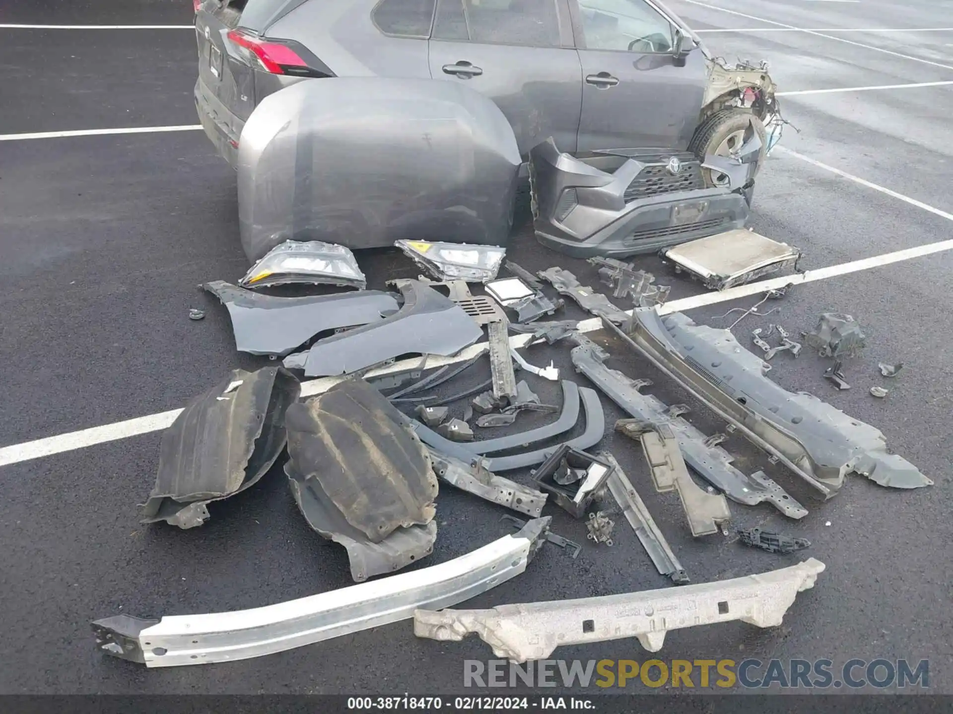 12 Photograph of a damaged car 2T3H1RFV8KW011740 TOYOTA RAV4 2019