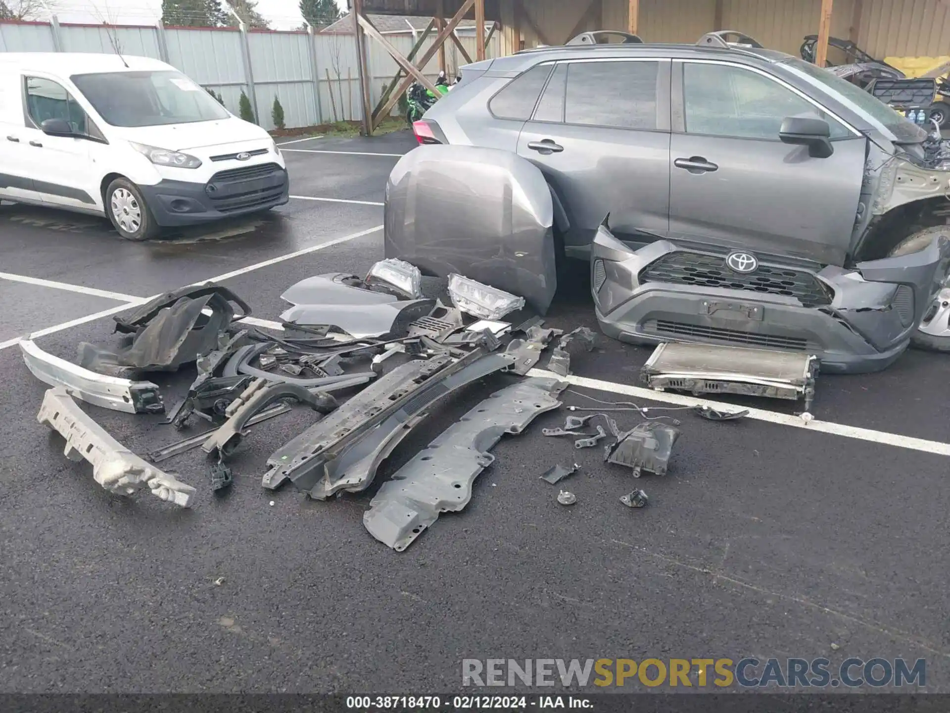 18 Photograph of a damaged car 2T3H1RFV8KW011740 TOYOTA RAV4 2019