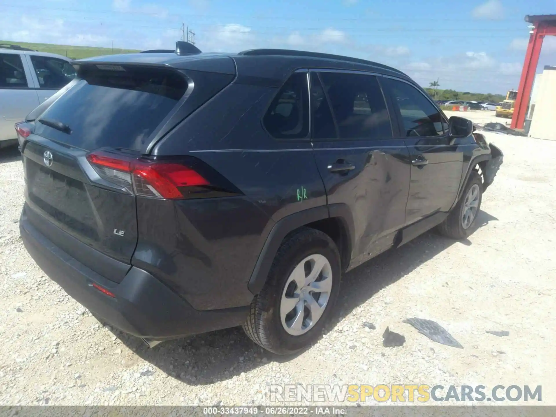 4 Photograph of a damaged car 2T3H1RFV8KW012063 TOYOTA RAV4 2019