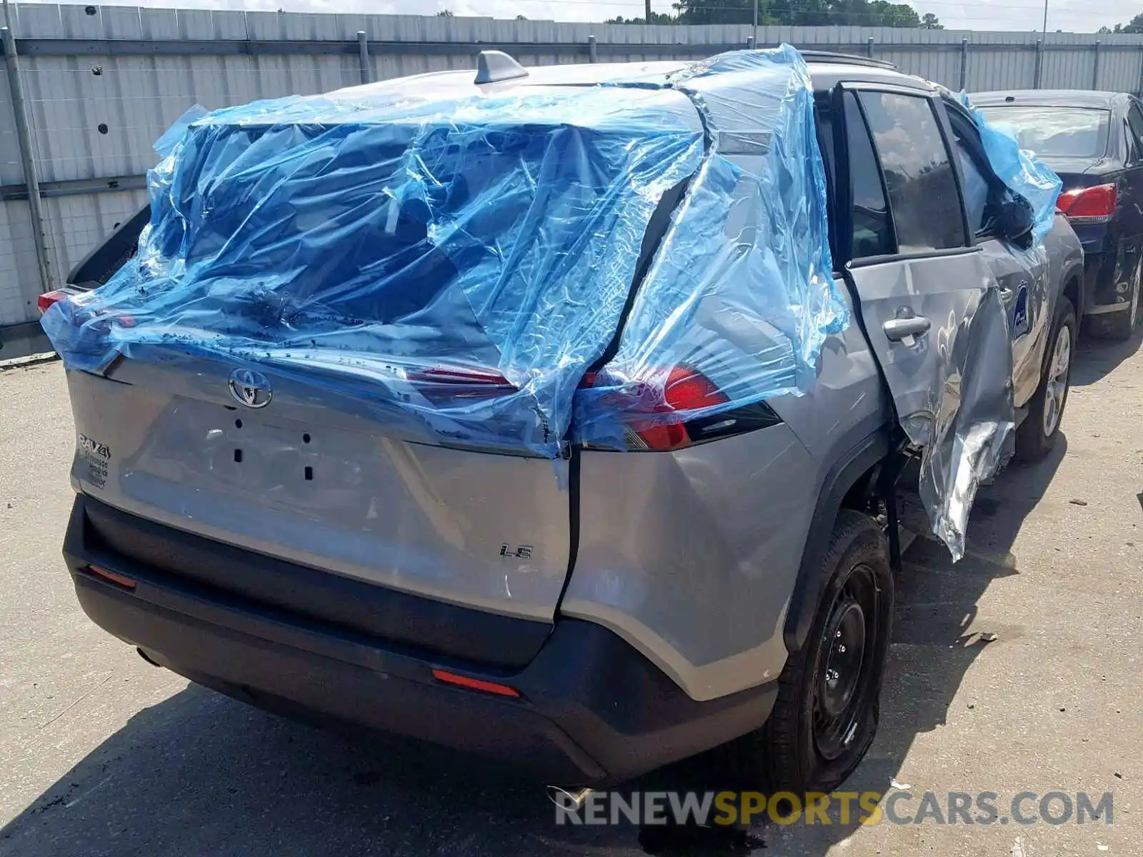 4 Photograph of a damaged car 2T3H1RFV8KW018249 TOYOTA RAV4 2019