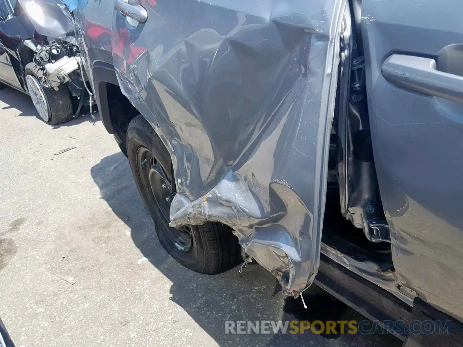 9 Photograph of a damaged car 2T3H1RFV8KW018249 TOYOTA RAV4 2019