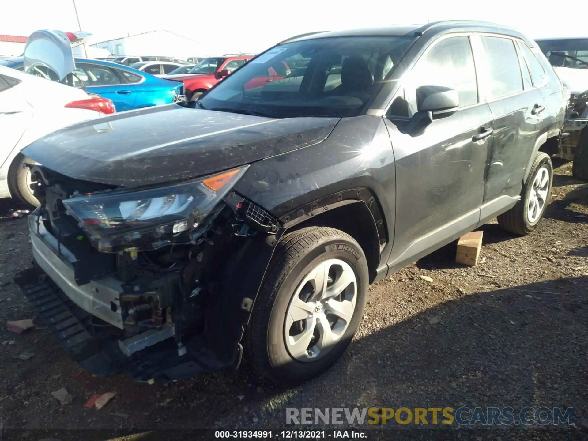 1 Photograph of a damaged car 2T3H1RFV8KW020065 TOYOTA RAV4 2019