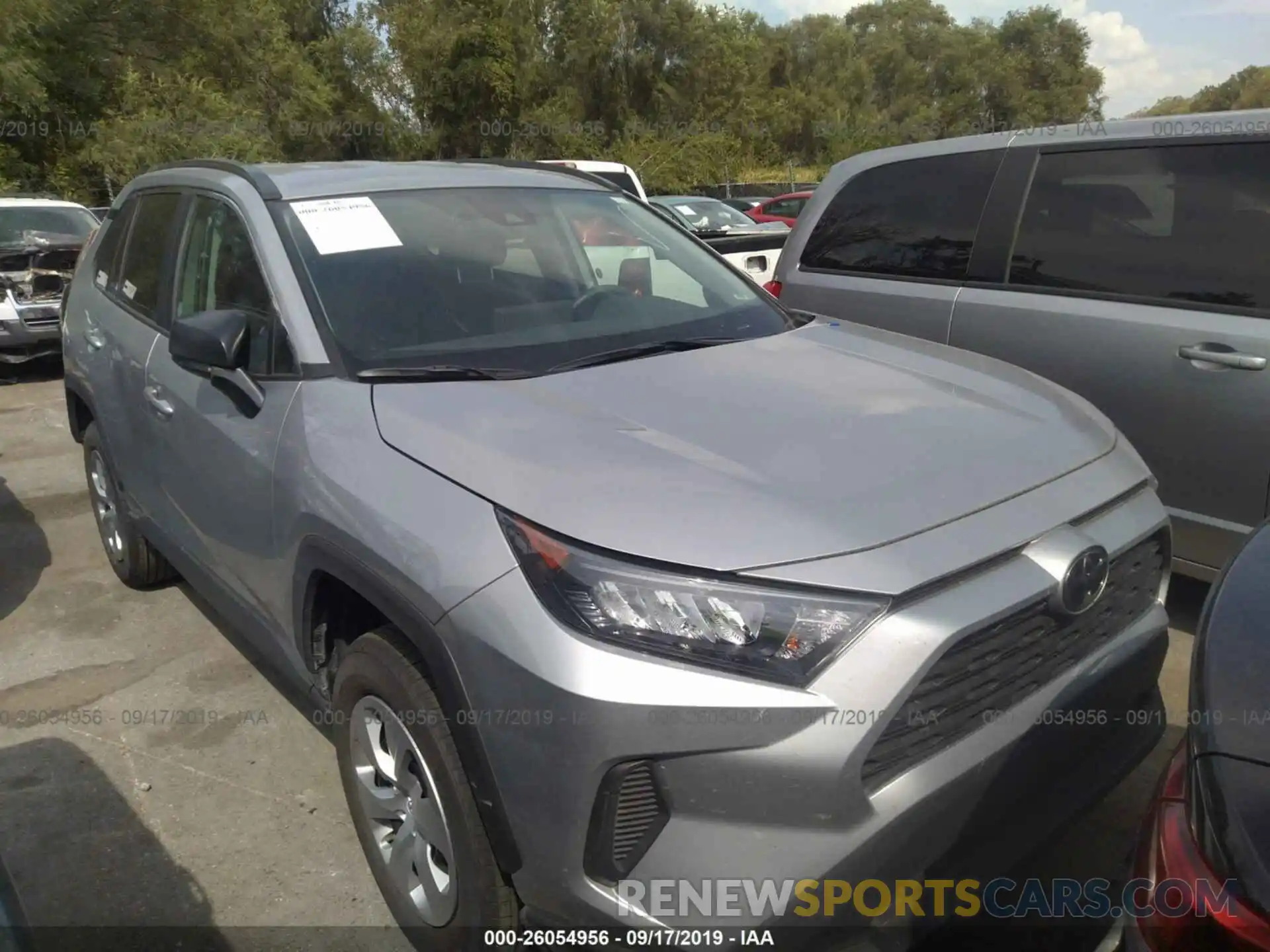 1 Photograph of a damaged car 2T3H1RFV8KW020888 TOYOTA RAV4 2019