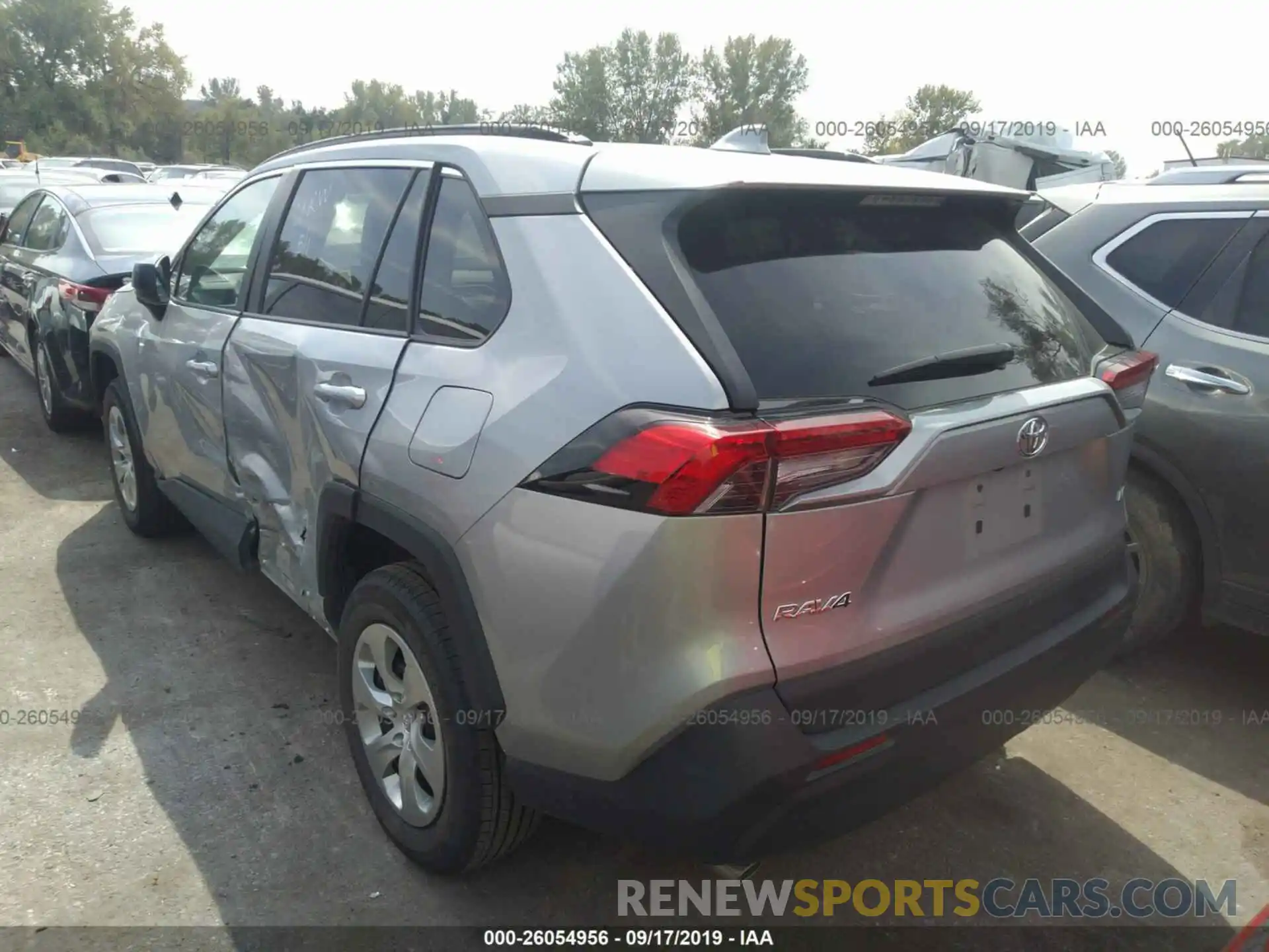 3 Фотография поврежденного автомобиля 2T3H1RFV8KW020888 TOYOTA RAV4 2019