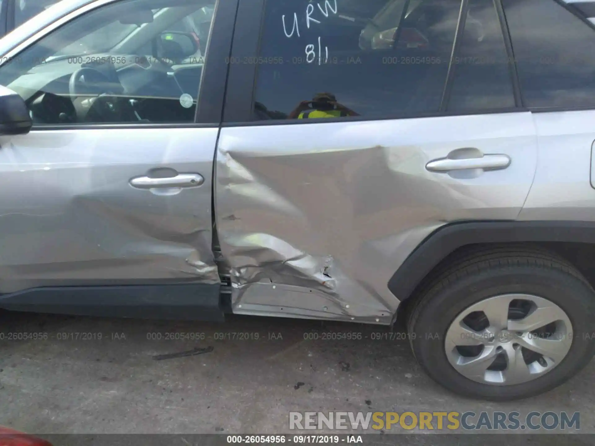 6 Photograph of a damaged car 2T3H1RFV8KW020888 TOYOTA RAV4 2019