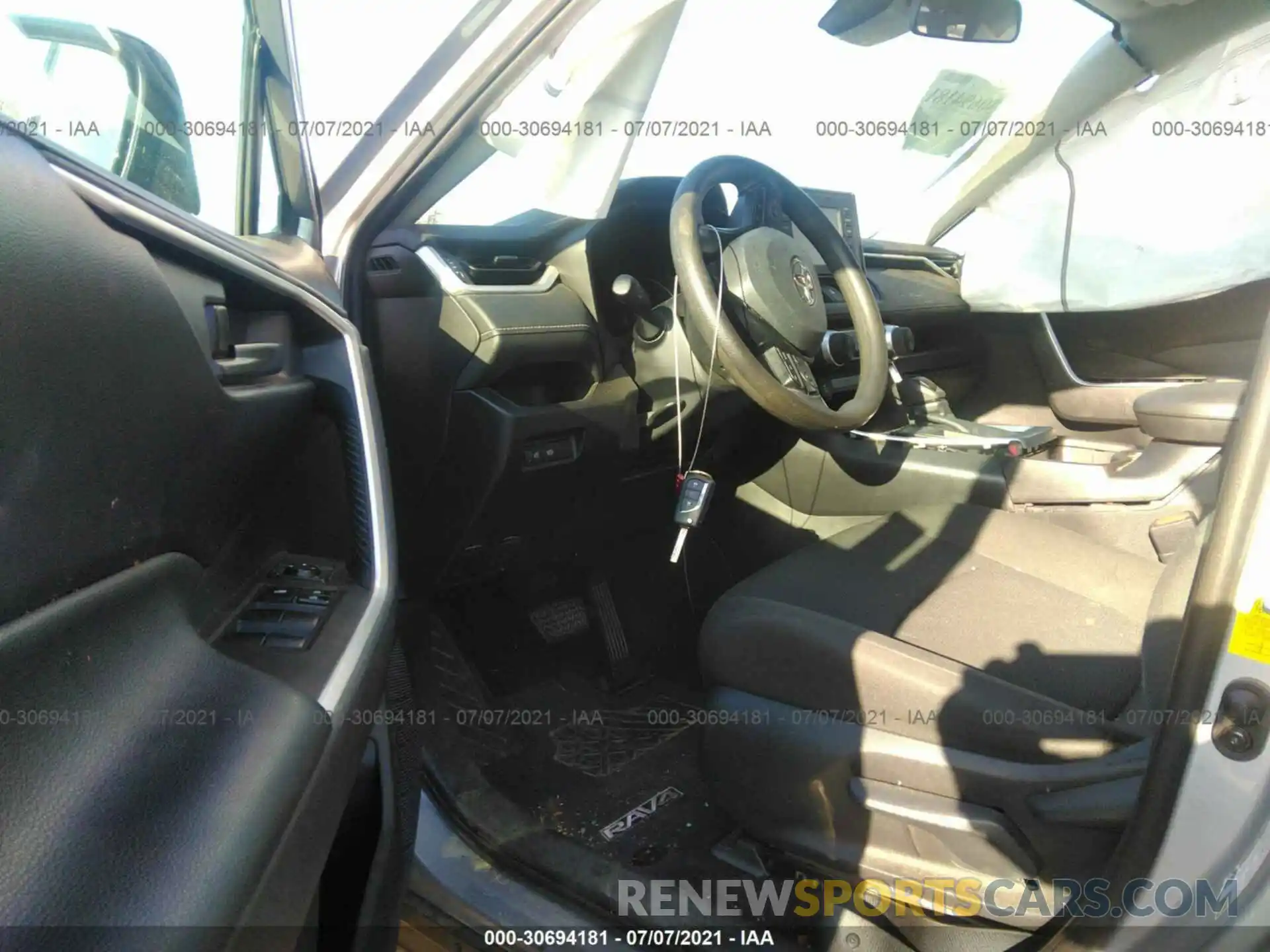 5 Photograph of a damaged car 2T3H1RFV8KW025931 TOYOTA RAV4 2019