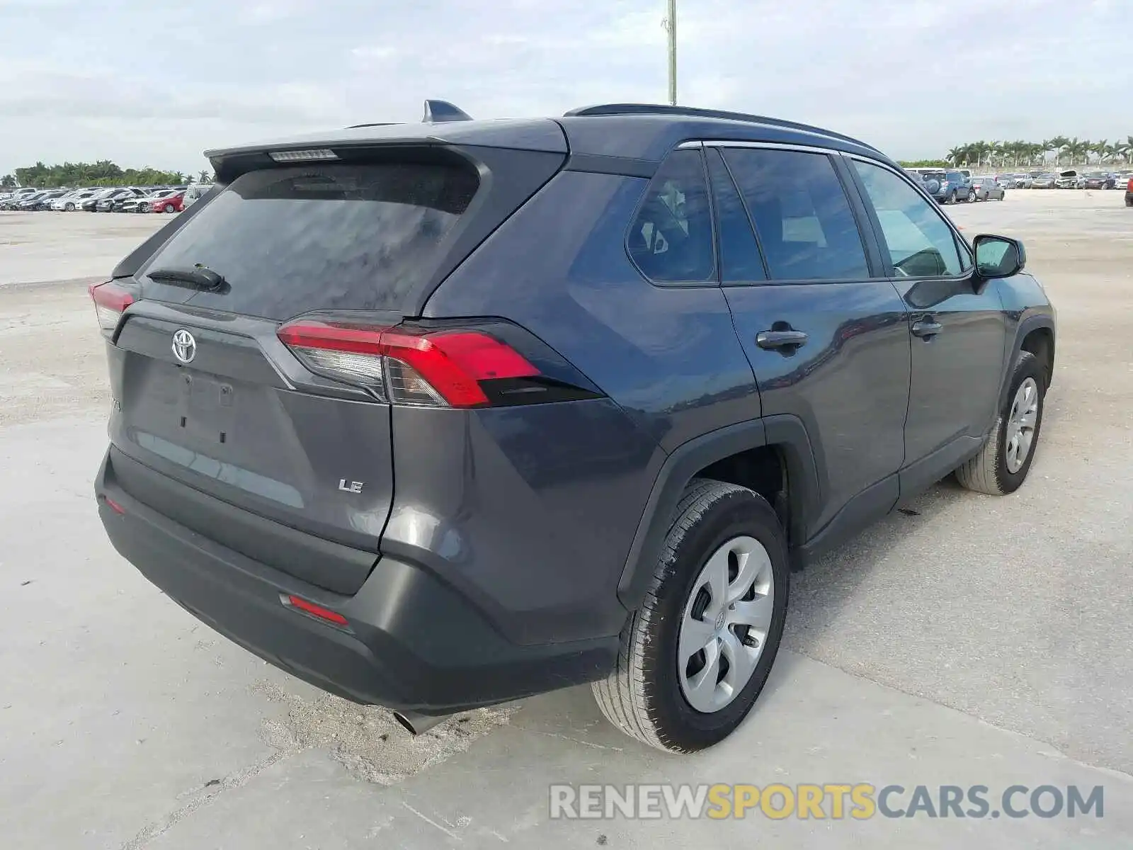 4 Photograph of a damaged car 2T3H1RFV8KW030112 TOYOTA RAV4 2019