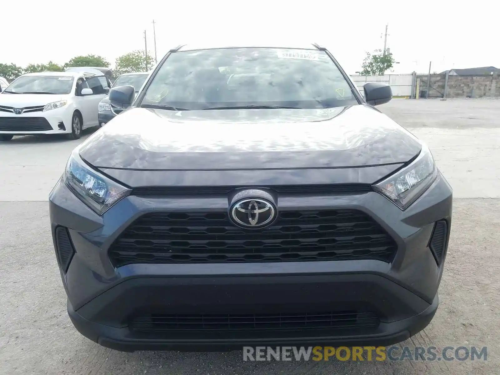 9 Photograph of a damaged car 2T3H1RFV8KW030112 TOYOTA RAV4 2019