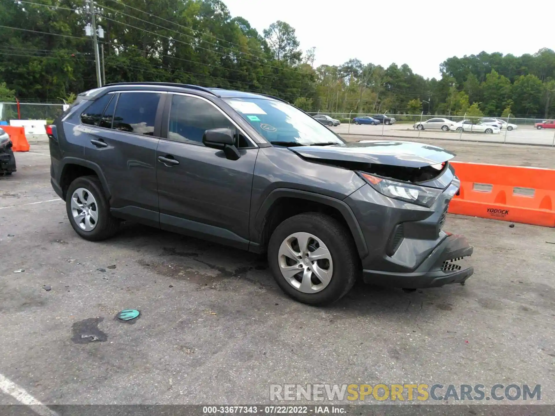 1 Photograph of a damaged car 2T3H1RFV8KW033589 TOYOTA RAV4 2019