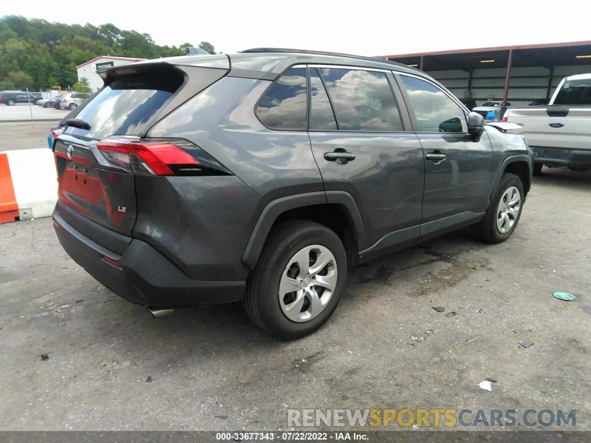 4 Photograph of a damaged car 2T3H1RFV8KW033589 TOYOTA RAV4 2019