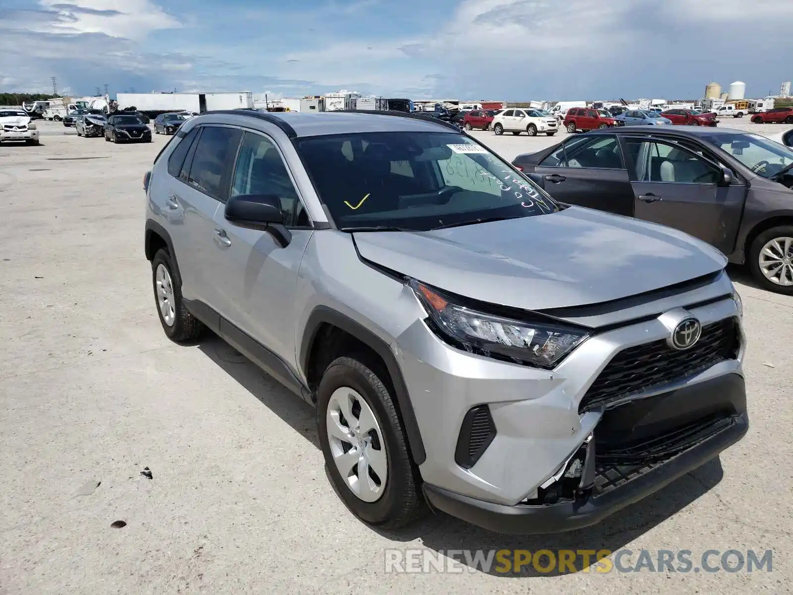 1 Photograph of a damaged car 2T3H1RFV8KW035228 TOYOTA RAV4 2019